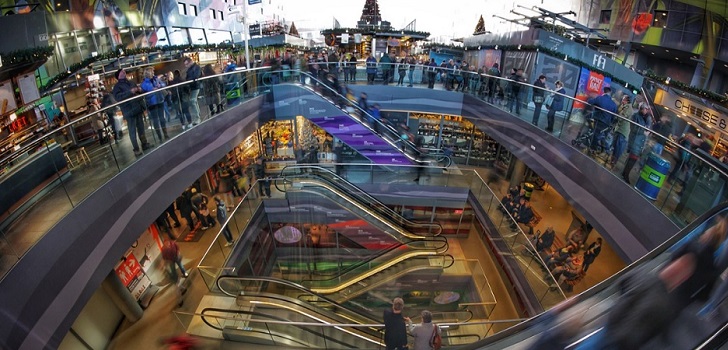 Centro comercial. El Black Friday aúpa el tráfico en los centros comerciales en España: alza del 9%
